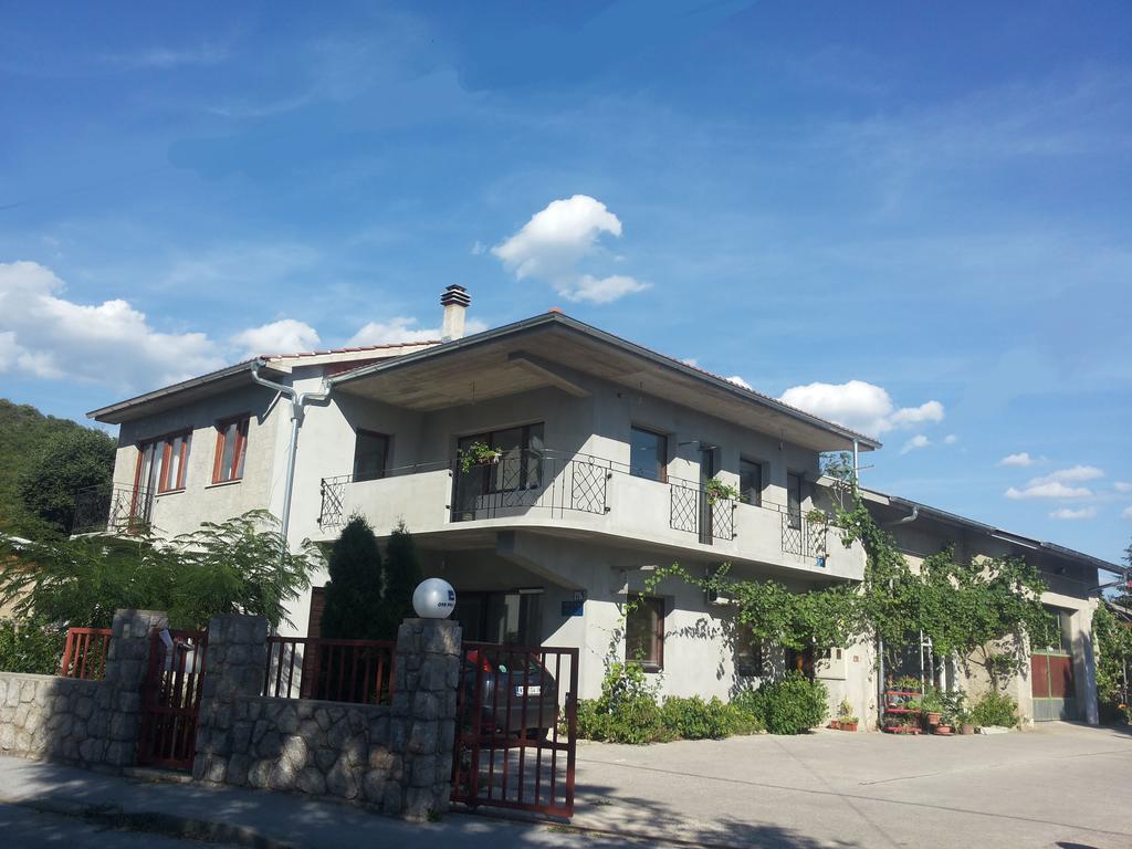 Konukevi Sara